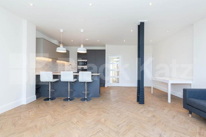 Stunning Modern One-Bedroom Apartment | Prime Finsbury Park Location Seven Sisters Road, Finsbury Park
